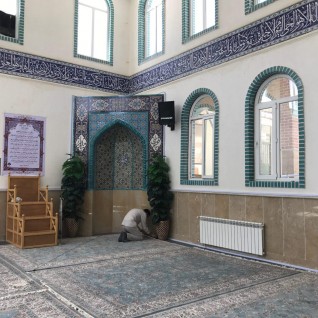 غبار روبی مسجد دانشگاه علم و فرهنگ